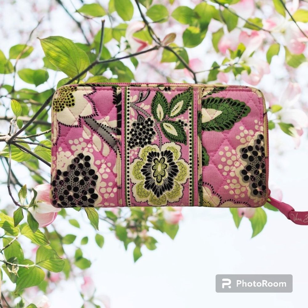 Vera Bradley Priscilla Pink Wallet Zip Close Id Cards Bills And Zip Change Holde